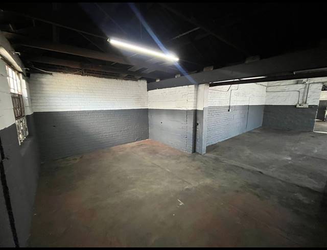 150M² WORKSHOP TO LET IN VULCANIA